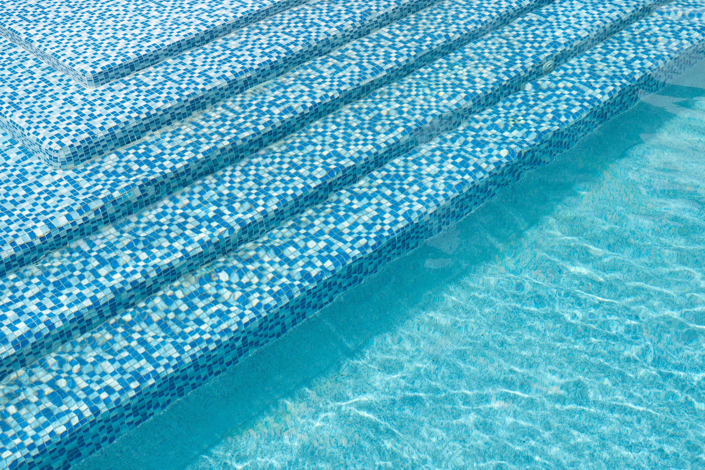 Pool axis toward the river